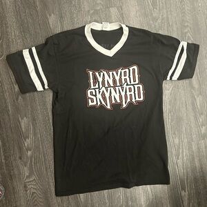 2018 Lynyrd Skynyrd Farewell Tour shirt - Adult Medium